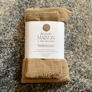 Bluum Maison for Jilly Box, Cotton Napkins and Table Runner